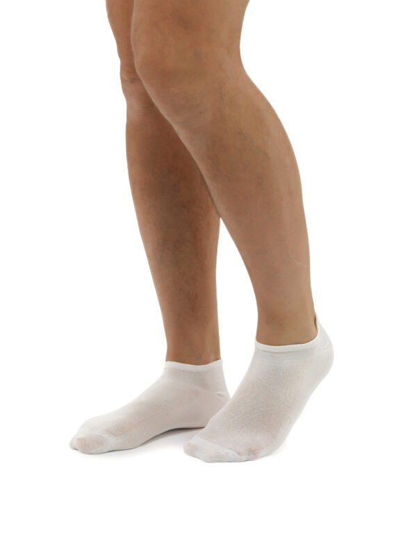 Närbild på DermaSilk undersockar herr