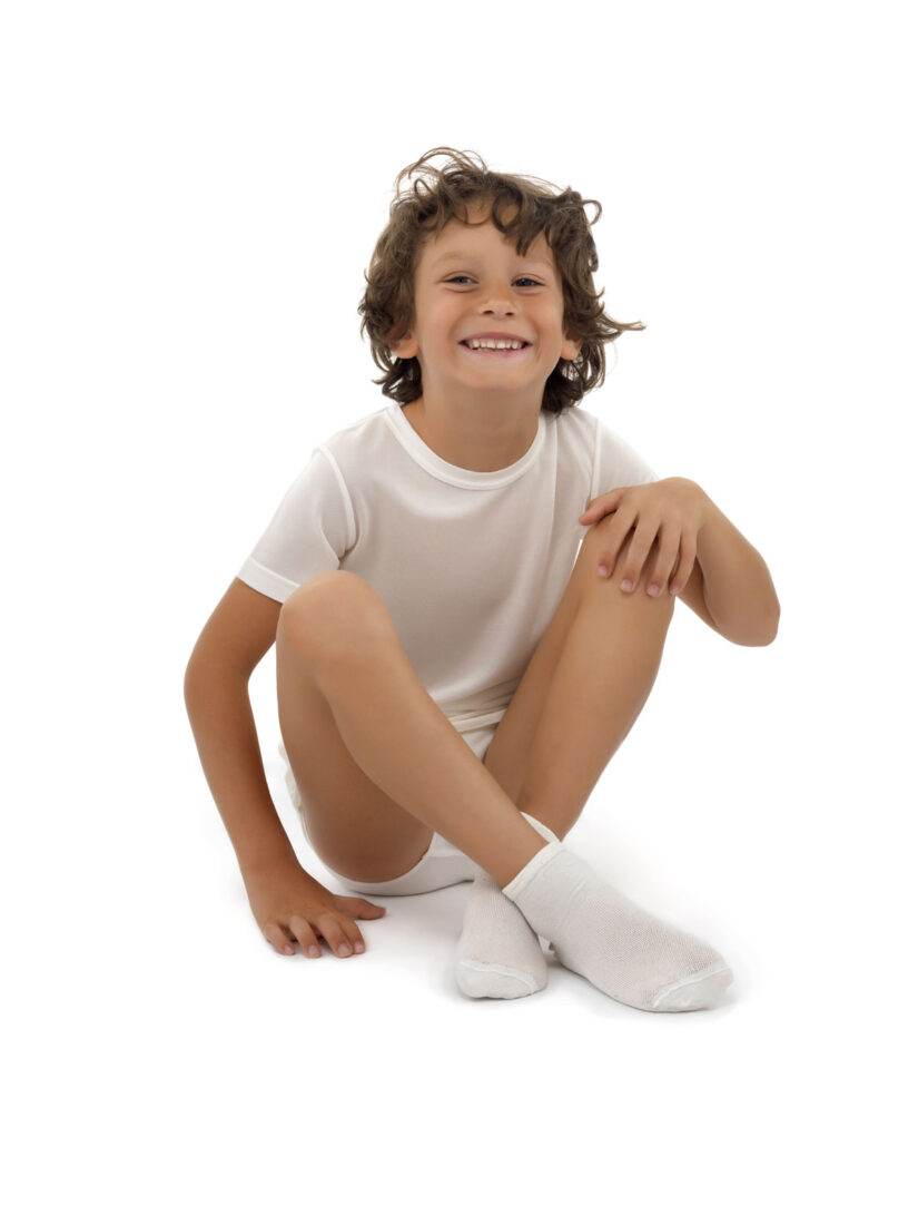 Närbild på DermaSilk undersockar barn